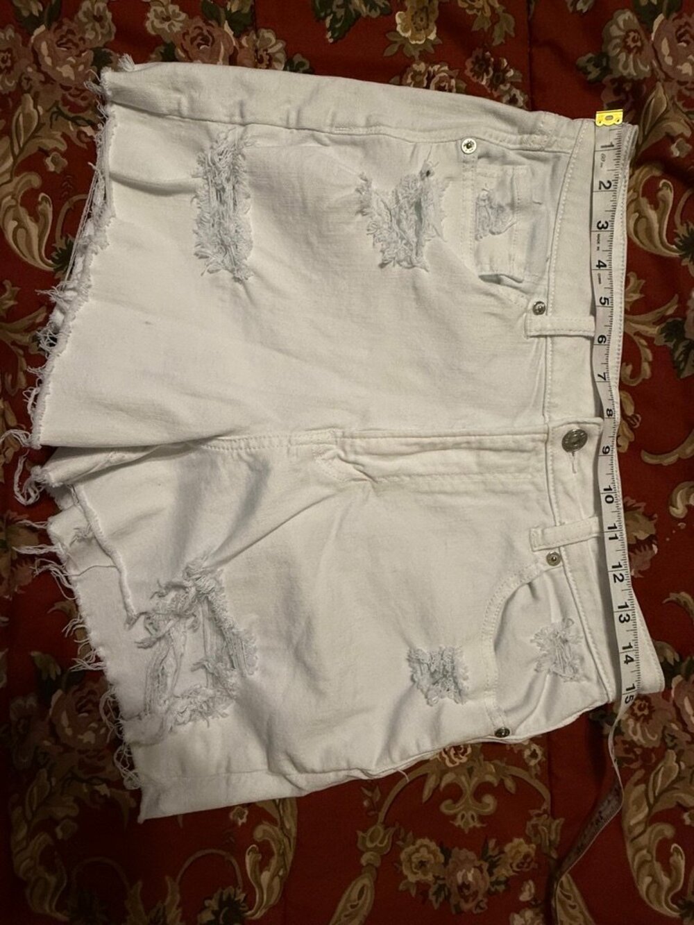 American Eagle Size 12 Stretch Distressed High-Rise Mom Jean Shorts (White)